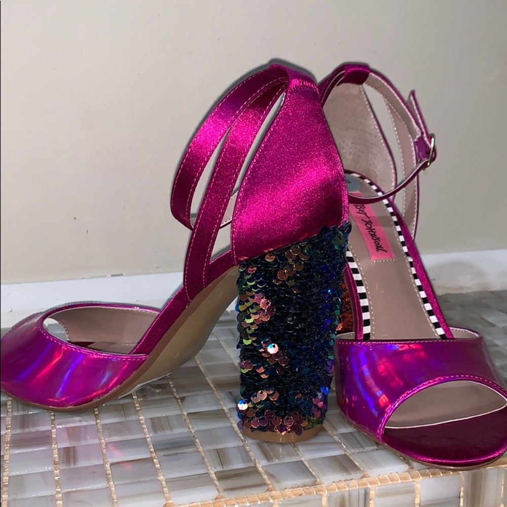 Betsey Johnson sequence heel ....